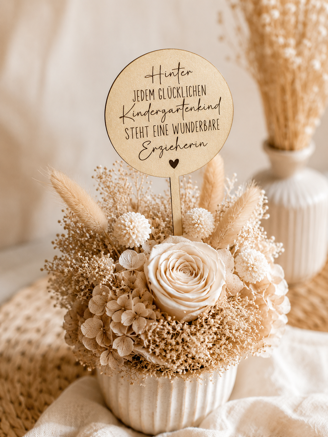 Detailansicht der Blumenstecker aus Holz zum Abschied
