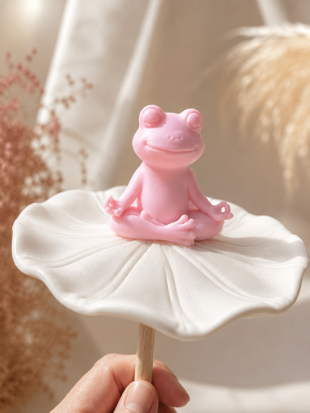 3D-gedruckte Insektentränke „Meditations-Frosch“ – Rosa & Creme
