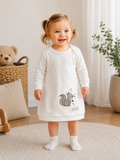 Besticktes Kinderkleid mit Eichhörnchen