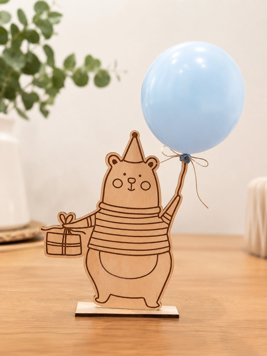 Gelaserter Holz-Ballonhalter mit Bärenmotiv