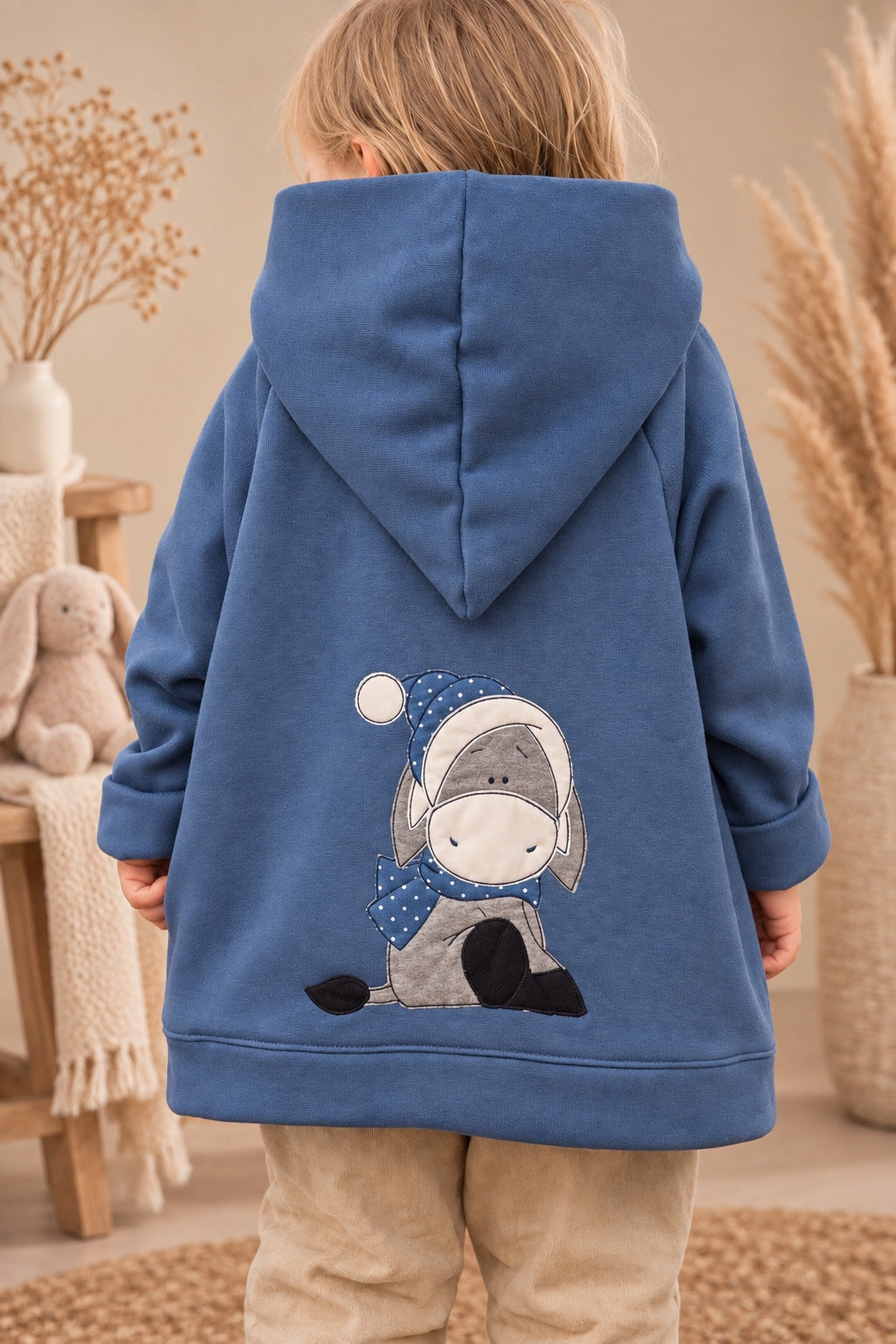 Kinder-Hoodie in Blau mit besticktem Eselmotiv auf der Rückseite